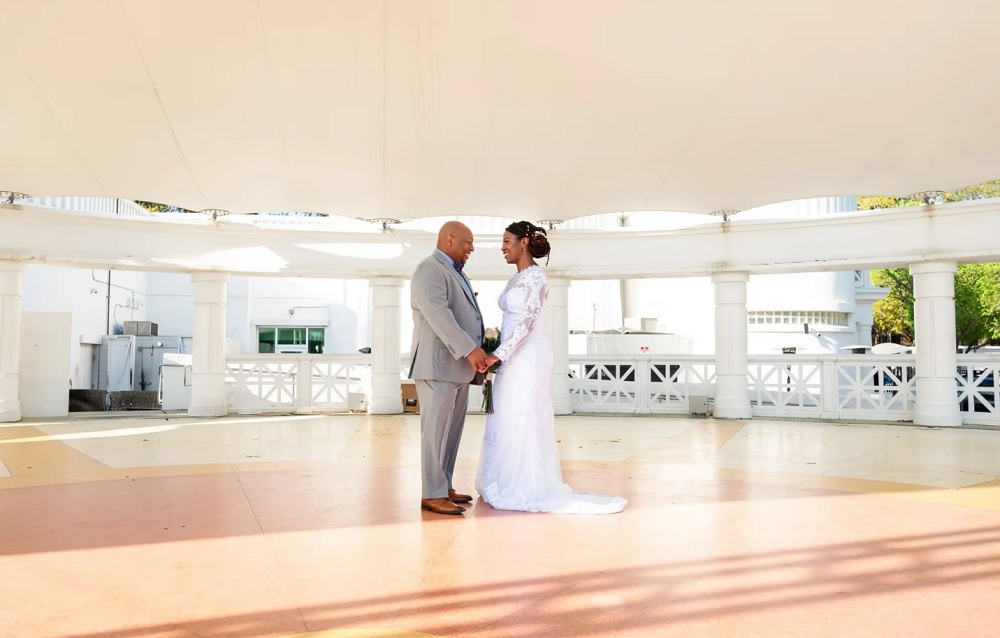 What Makes a Savannah Elopement Package Worth Booking?